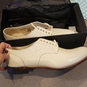 Men's cream colored Stacy Adams dress shoes